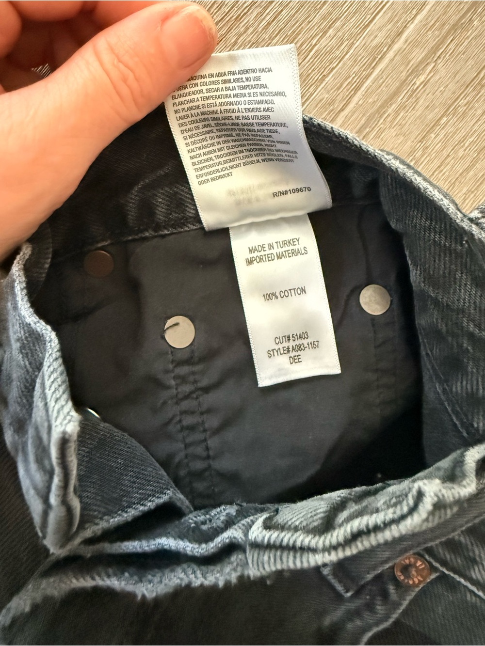 Agolde Dee Black Denim Shorts Size 25 - Picture 6 of 8